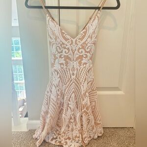 Windsor nude and white dress size 4